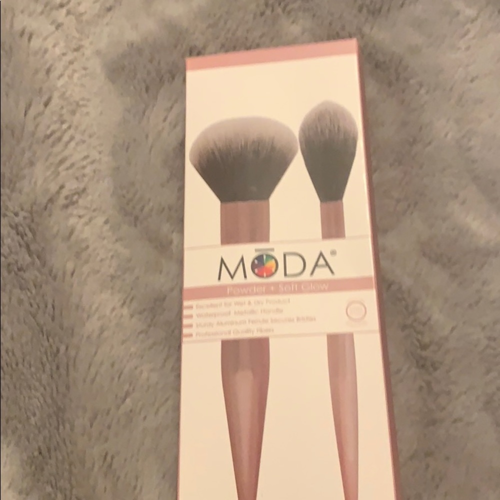 2 moda brushes
